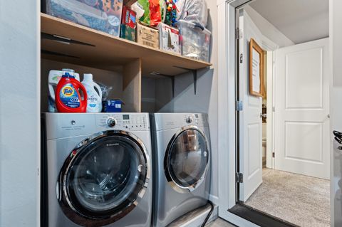 Tiny photo for 7834 Jacqueline Way, White City, OR 97503 (MLS # 220213554)