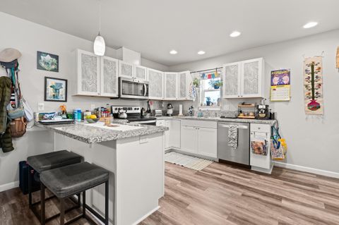 Tiny photo for 7834 Jacqueline Way, White City, OR 97503 (MLS # 220213554)