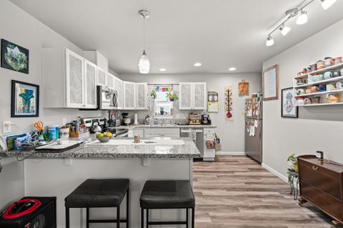 Tiny photo for 7834 Jacqueline Way, White City, OR 97503 (MLS # 220213554)