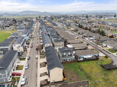 Tiny photo for 7834 Jacqueline Way, White City, OR 97503 (MLS # 220213554)