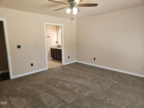 Tiny photo for 5545 Sturdivant AVE, Klamath Falls, OR 97603 (MLS # 220223749)