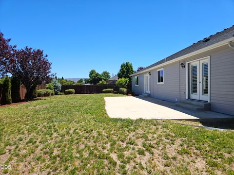 Tiny photo for 5545 Sturdivant AVE, Klamath Falls, OR 97603 (MLS # 220223749)