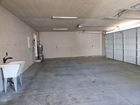 Tiny photo for 5545 Sturdivant AVE, Klamath Falls, OR 97603 (MLS # 220223749)