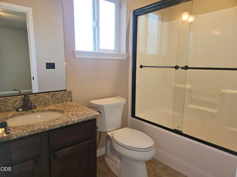 Tiny photo for 5545 Sturdivant AVE, Klamath Falls, OR 97603 (MLS # 220223749)
