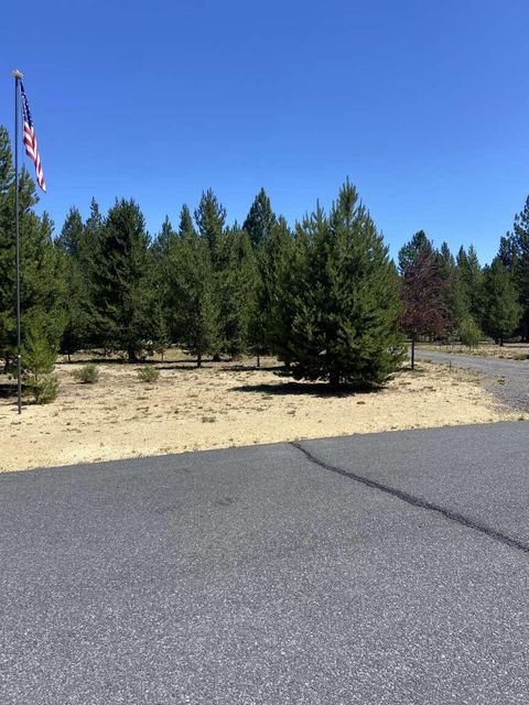 Tiny photo for 147853 Mabel Drive, La Pine, OR 97739 (MLS # 220206783)