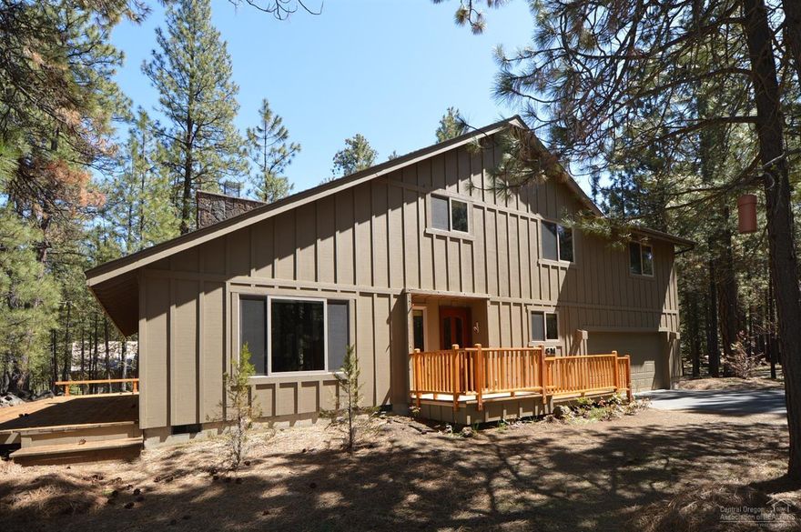 Value at Black Butte Ranch! Here's your opportunity to own a fantastic home at the ranch for a price well below current market average. 4 bedrooms, 3.5 baths, living room, family room, dining room, kitchen with eat in option, utility, attached 2 car garage. Seller has replaced all windows and doors!