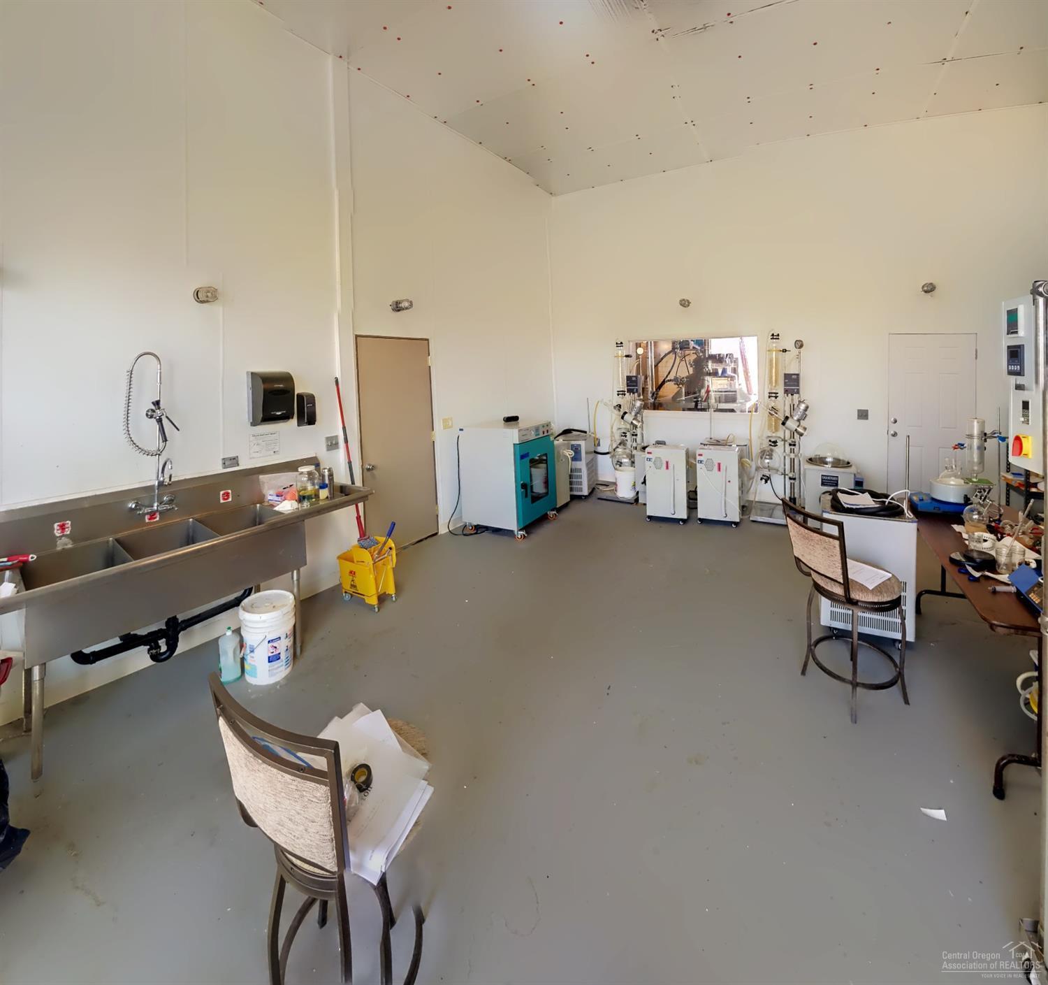 CLAJ - Commercial Sale