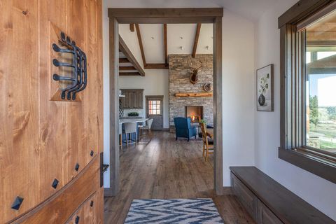 Tiny photo for 61465 White Peaks Court, Bend, OR 97702 (MLS # 220221777)
