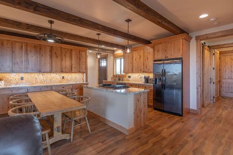 Tiny photo for 61465 White Peaks Court, Bend, OR 97702 (MLS # 220221777)