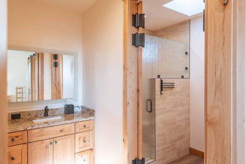 Tiny photo for 61465 White Peaks Court, Bend, OR 97702 (MLS # 220221777)