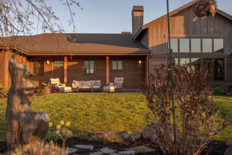 Tiny photo for 61465 White Peaks Court, Bend, OR 97702 (MLS # 220221777)
