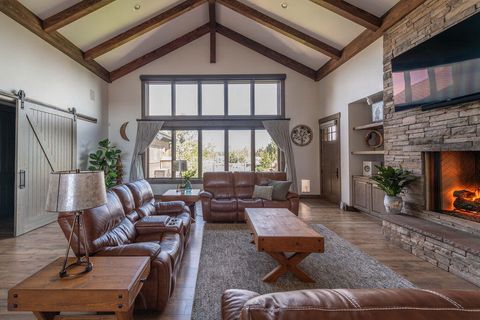 Tiny photo for 61465 White Peaks Court, Bend, OR 97702 (MLS # 220221777)