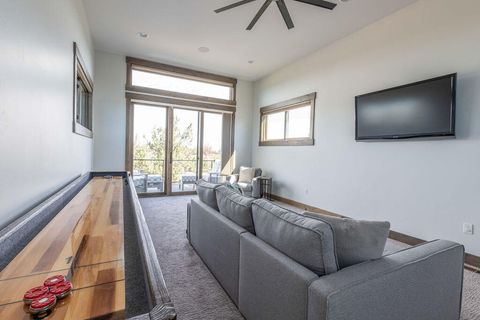 Tiny photo for 61465 White Peaks Court, Bend, OR 97702 (MLS # 220221777)