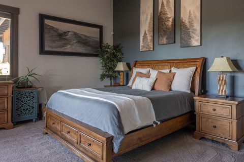 Tiny photo for 61465 White Peaks Court, Bend, OR 97702 (MLS # 220221777)
