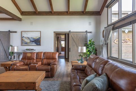 Tiny photo for 61465 White Peaks Court, Bend, OR 97702 (MLS # 220221777)