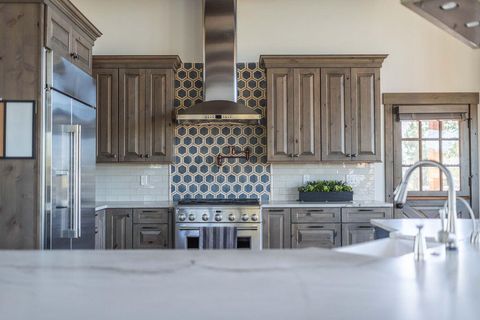 Tiny photo for 61465 White Peaks Court, Bend, OR 97702 (MLS # 220221777)