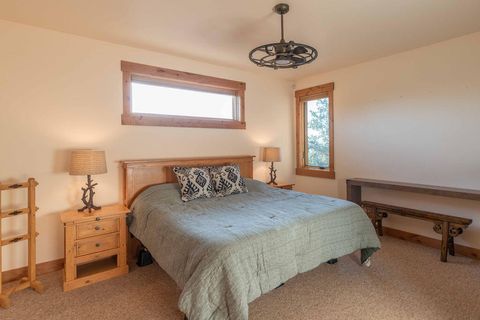 Tiny photo for 61465 White Peaks Court, Bend, OR 97702 (MLS # 220221777)
