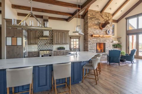 Tiny photo for 61465 White Peaks Court, Bend, OR 97702 (MLS # 220221777)