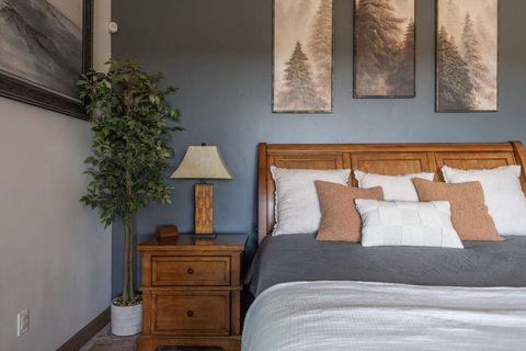 Tiny photo for 61465 White Peaks Court, Bend, OR 97702 (MLS # 220221777)