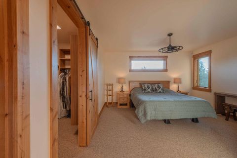 Tiny photo for 61465 White Peaks Court, Bend, OR 97702 (MLS # 220221777)
