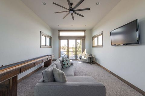 Tiny photo for 61465 White Peaks Court, Bend, OR 97702 (MLS # 220221777)