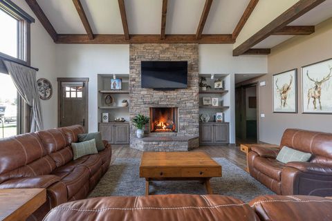 Tiny photo for 61465 White Peaks Court, Bend, OR 97702 (MLS # 220221777)