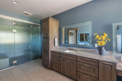 Tiny photo for 61465 White Peaks Court, Bend, OR 97702 (MLS # 220221777)