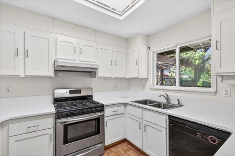 Tiny photo for 435 Grandview Drive, Ashland, OR 97520 (MLS # 220219675)