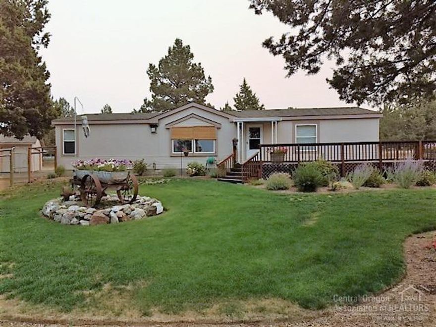 Very well kept beautiful 3 bedroom, 2 bath home on 1.1 acres. Jefferson & 3 Finger Jack Mountain views. Sited next to community property on South side. Back yard fenced. New roof & skylights, newly painted in/out, Walk-in pantry, cozy propane stove in LR, vaulted ceiling w/fan. All appliances including washer/dryer & frig. Over sized rooms w/walk-in closets, 24x32 semi-finished garage w/shop area & gd opener, lots of room for RV's, RV gate and RV septic hookup.