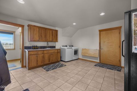 Tiny photo for 24605 Dodds Road, Bend, OR 97701 (MLS # 220223443)