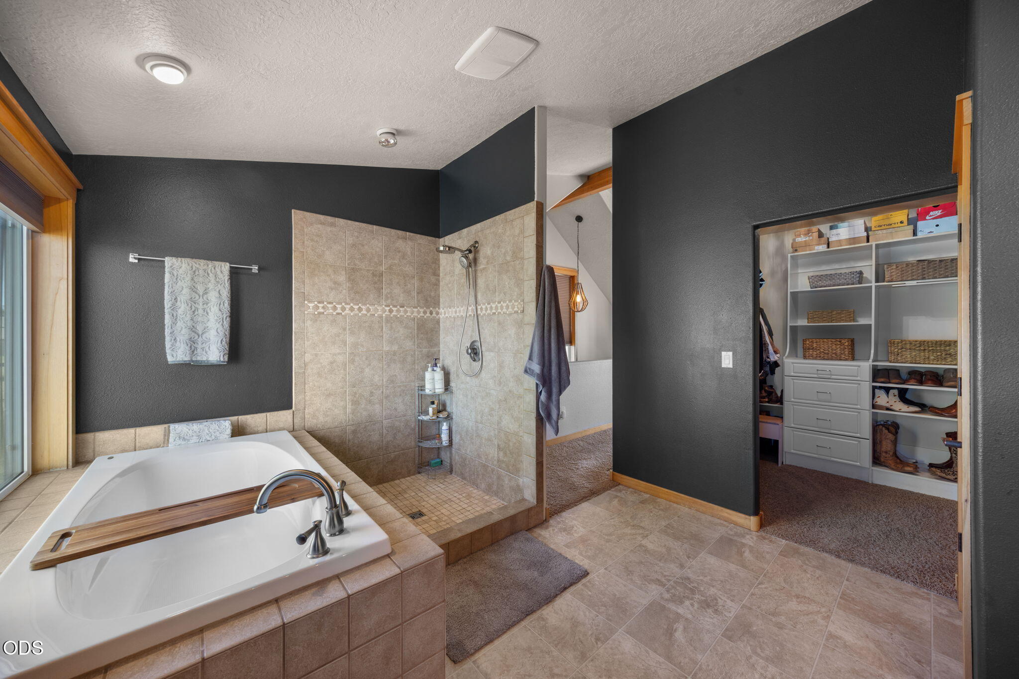 24605 Dodds Rd, Bend, OR, 97701, USA, 4 Bedrooms Bedrooms, ,4 BathroomsBathrooms,Residential,Active,24605 Dodds Rd,220223443