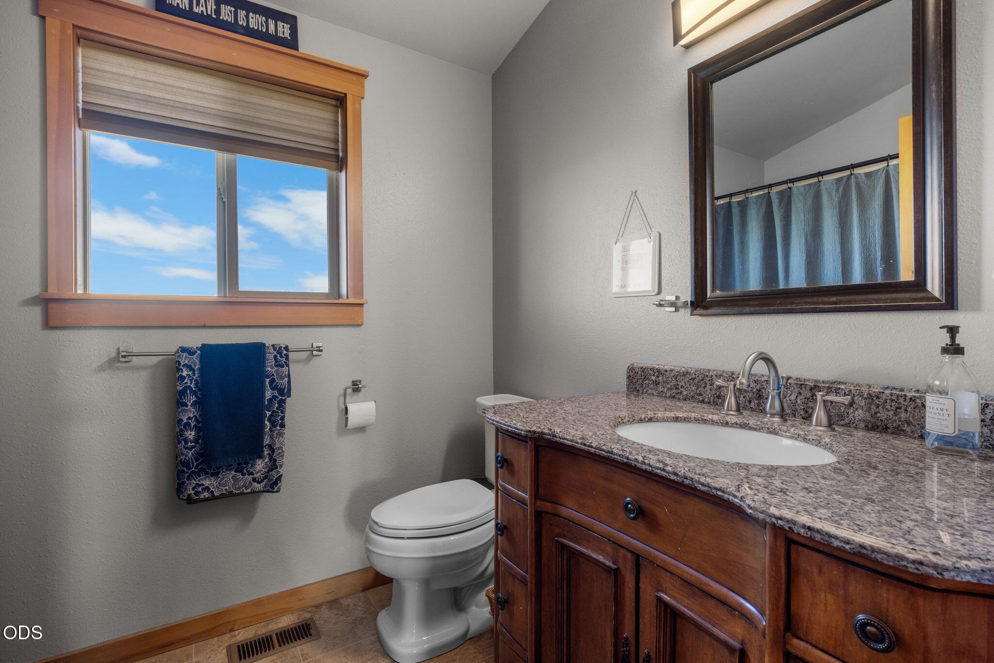 24605 Dodds Rd, Bend, OR, 97701, USA, 4 Bedrooms Bedrooms, ,4 BathroomsBathrooms,Residential,Active,24605 Dodds Rd,220223443