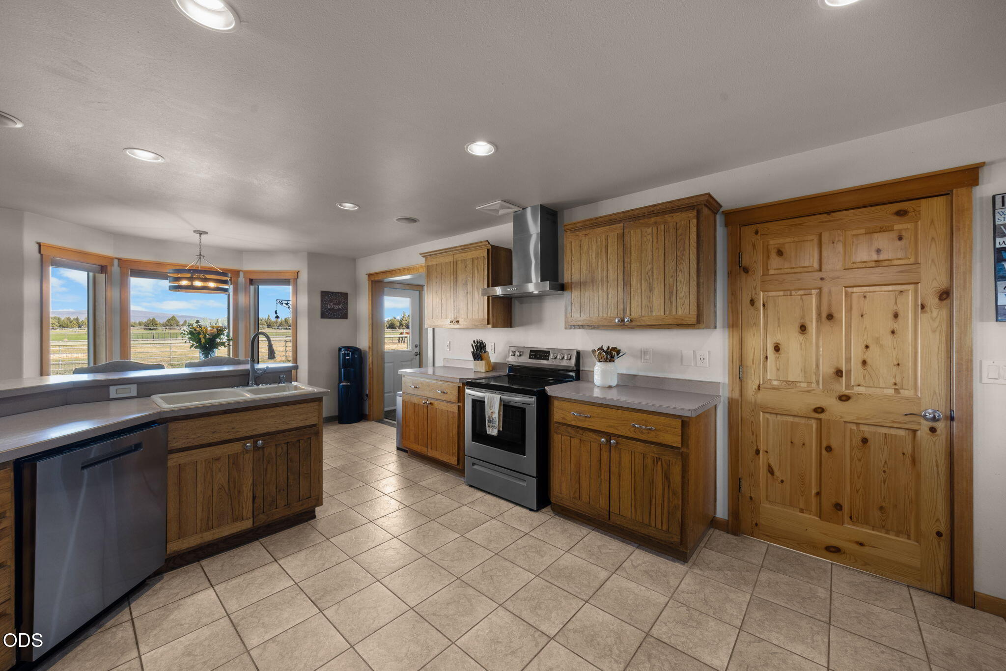24605 Dodds Rd, Bend, OR, 97701, USA, 4 Bedrooms Bedrooms, ,4 BathroomsBathrooms,Residential,Active,24605 Dodds Rd,220223443