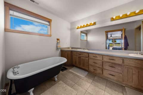 Tiny photo for 24605 Dodds Road, Bend, OR 97701 (MLS # 220223443)