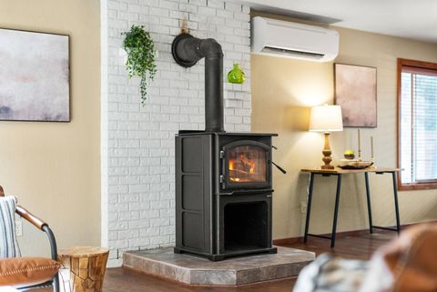 Tiny photo for 69271 Whippletree, Sisters, OR 97759 (MLS # 220215074)