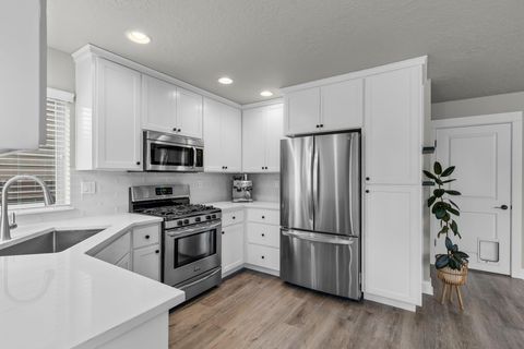 Tiny photo for 60999 Grand Targhee Drive, Bend, OR 97702 (MLS # 220221335)