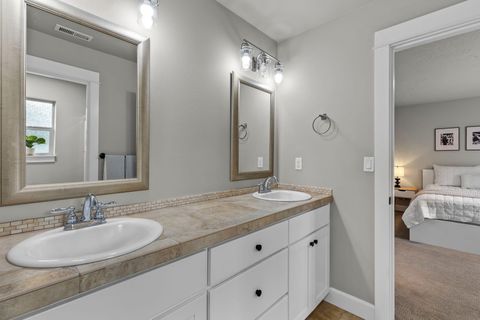 Tiny photo for 60999 Grand Targhee Drive, Bend, OR 97702 (MLS # 220221335)