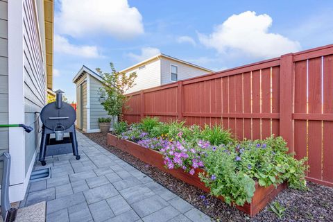 Tiny photo for 51780 Mountain Pine Street, La Pine, OR 97739 (MLS # 220215447)