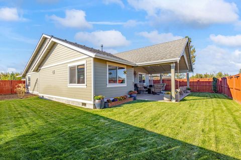 Tiny photo for 51780 Mountain Pine Street, La Pine, OR 97739 (MLS # 220215447)