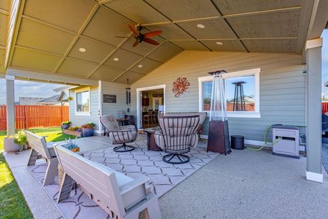 Tiny photo for 51780 Mountain Pine Street, La Pine, OR 97739 (MLS # 220215447)