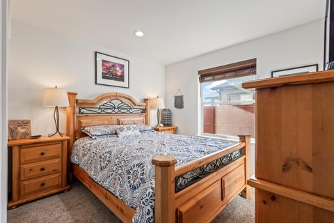 Tiny photo for 51780 Mountain Pine Street, La Pine, OR 97739 (MLS # 220215447)