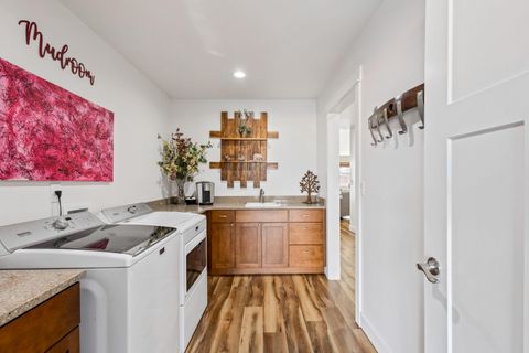 Tiny photo for 51780 Mountain Pine Street, La Pine, OR 97739 (MLS # 220215447)