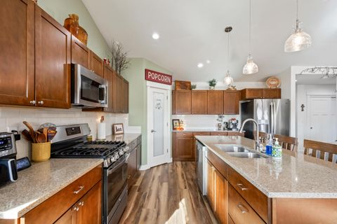 Tiny photo for 51780 Mountain Pine Street, La Pine, OR 97739 (MLS # 220215447)