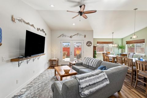 Tiny photo for 51780 Mountain Pine Street, La Pine, OR 97739 (MLS # 220215447)