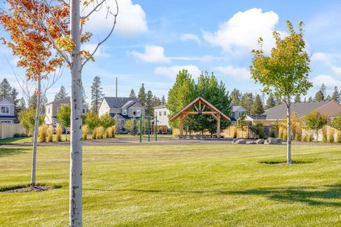 Tiny photo for 51780 Mountain Pine Street, La Pine, OR 97739 (MLS # 220215447)