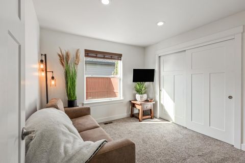 Tiny photo for 51780 Mountain Pine Street, La Pine, OR 97739 (MLS # 220215447)