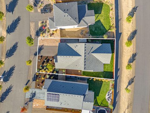 Tiny photo for 51780 Mountain Pine Street, La Pine, OR 97739 (MLS # 220215447)