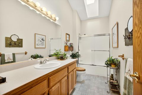 Tiny photo for 250 Cambridge Drive, Grants Pass, OR 97526 (MLS # 220210658)