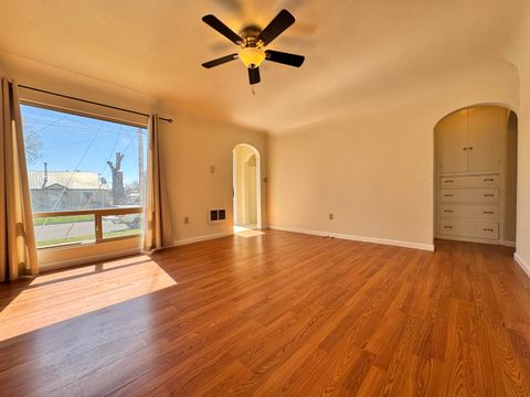 Tiny photo for 2533 Applegate Avenue, Klamath Falls, OR 97601 (MLS # 220217728)