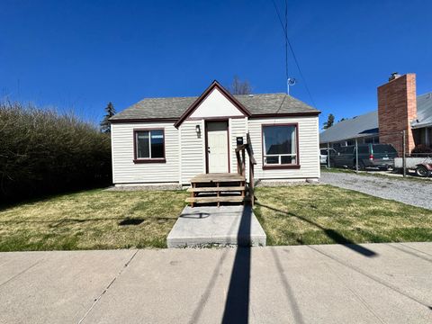 Tiny photo for 2533 Applegate Avenue, Klamath Falls, OR 97601 (MLS # 220217728)